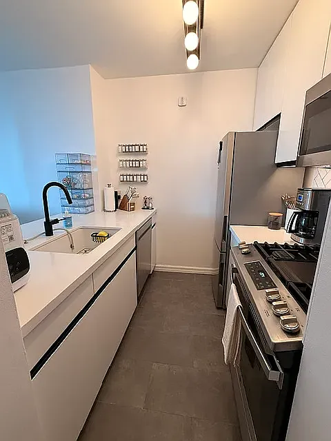 235 West 56th Street — Photo 3