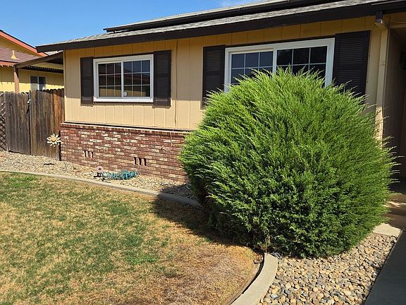 3rd image of 606 Tamarack Ln