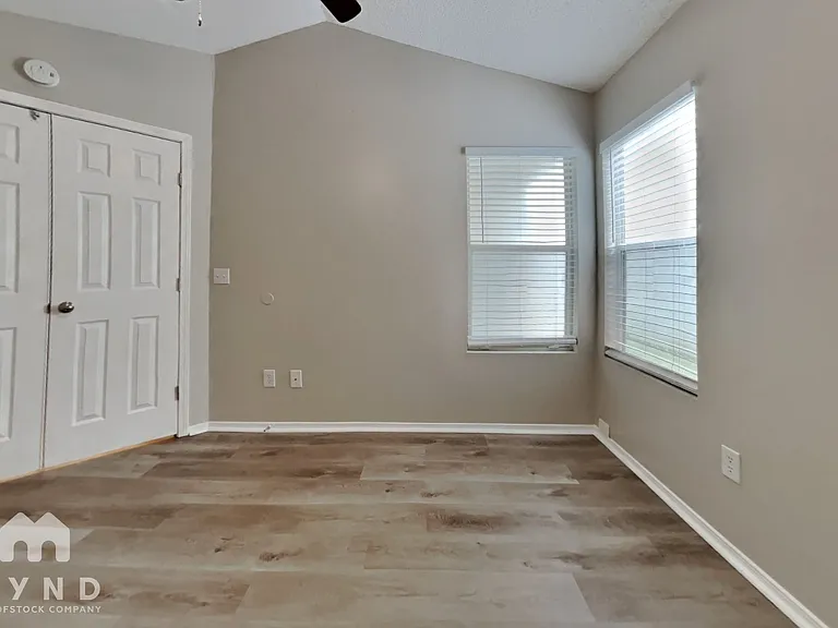 580 Staffordshire Dr — Photo 10