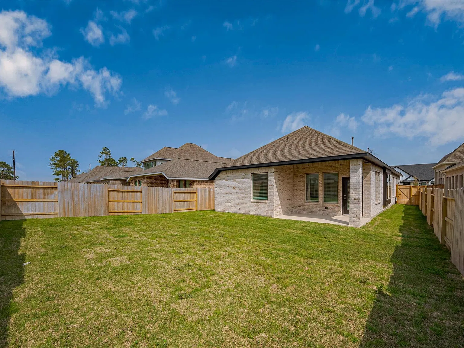 3 bed, 2.0 bath, 1732 sqft, $3,000 — Photo 2