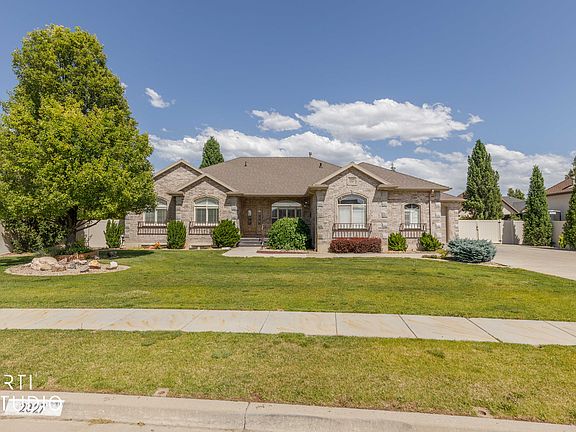 2nd image of 2327 Bluff Ridge Dr