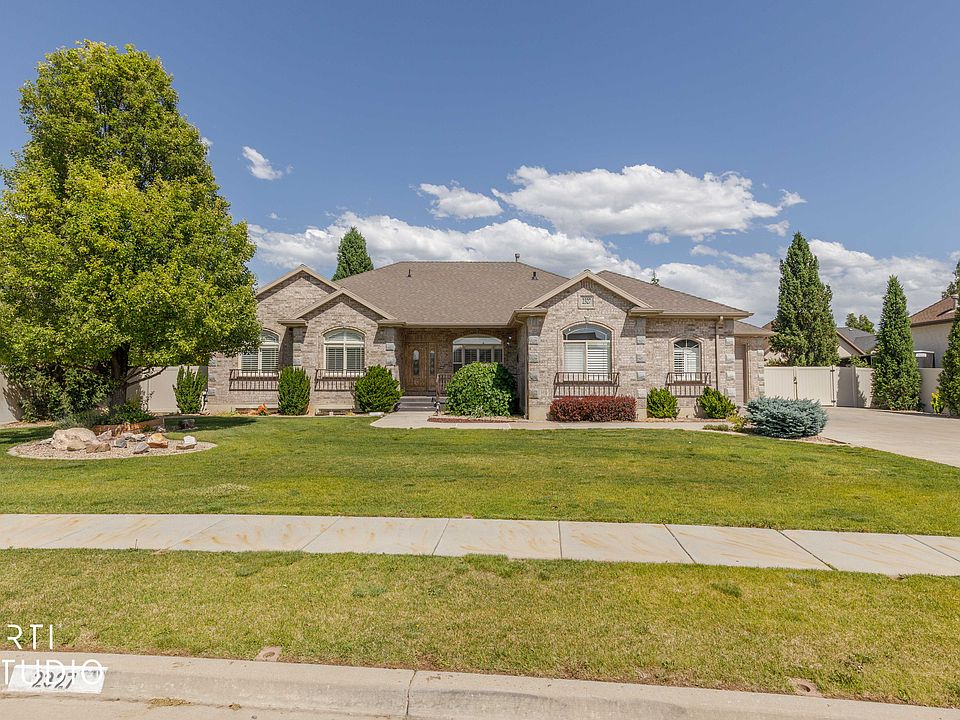 1st image of 2327 Bluff Ridge Dr