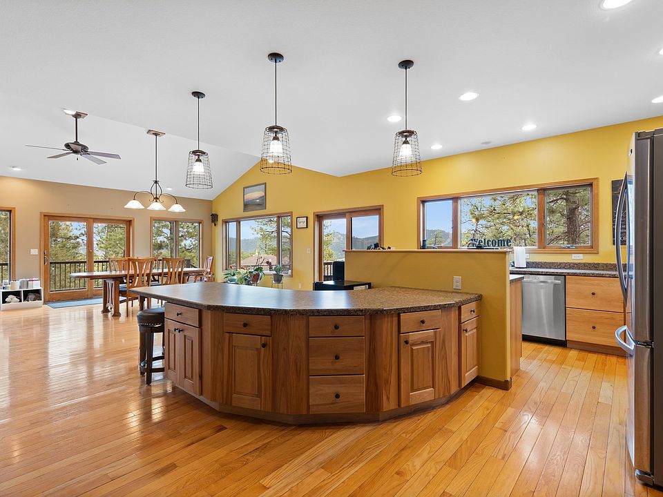 2nd image of 525 Meadowlark Dr