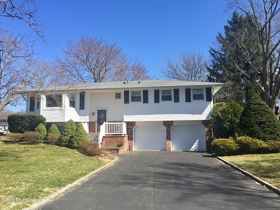 1st image of 5 Butterfield Dr