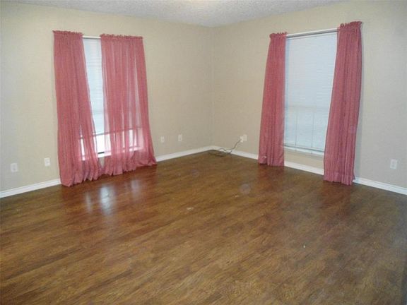 2nd image of 185 Wedgewood Dr