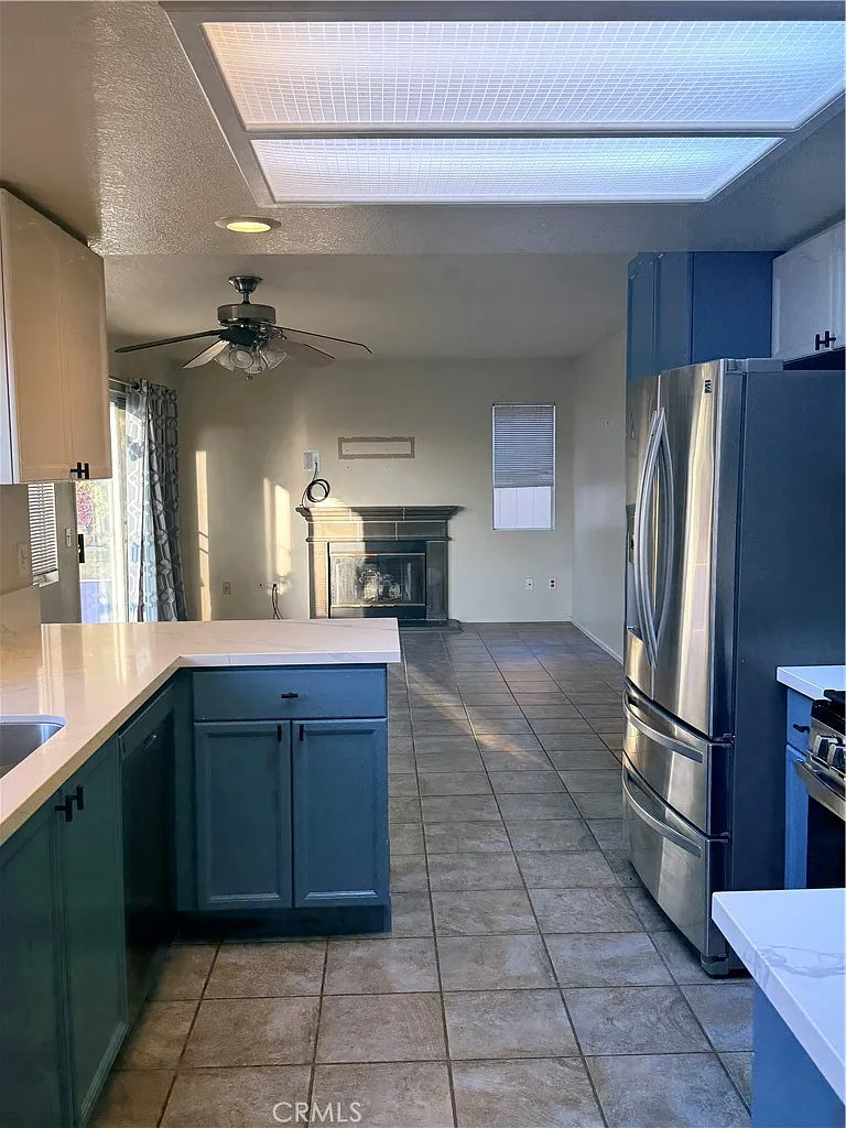 4 bed, 2.5 bath, 1861 sqft, $3,700 — Photo 4