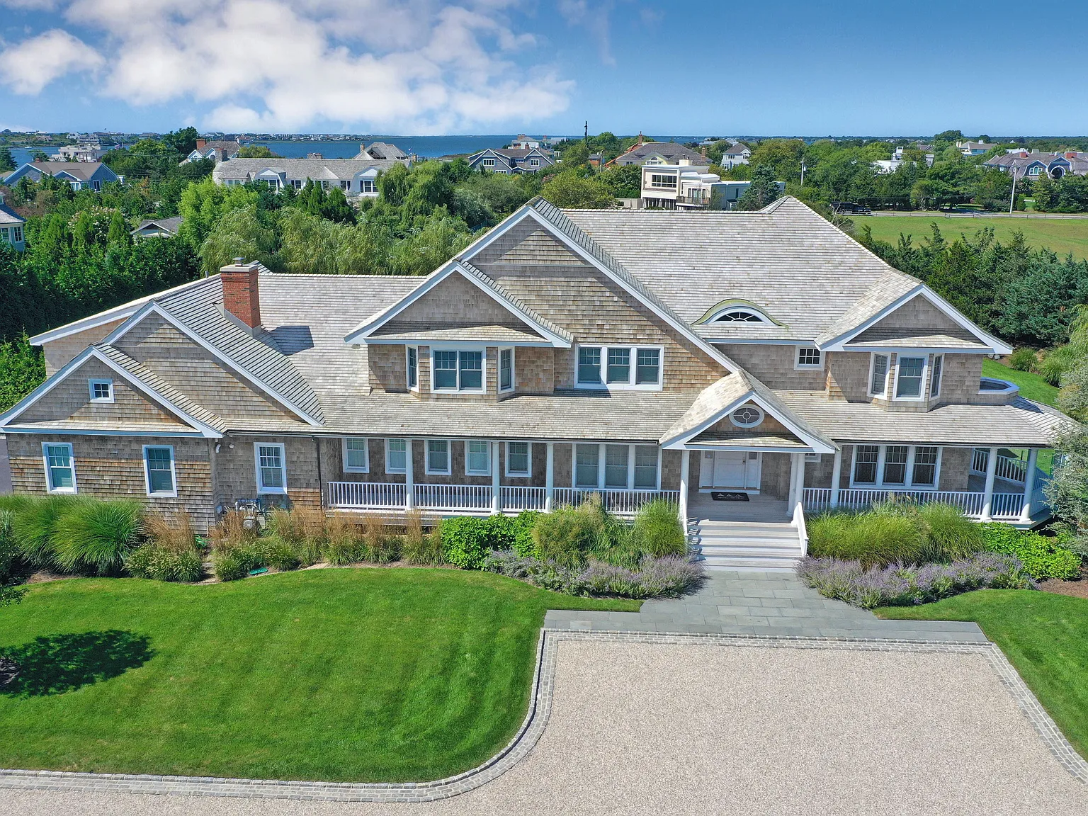 Luxurious Hamptons Estate : Westhampton Beach Village — Photo 1
