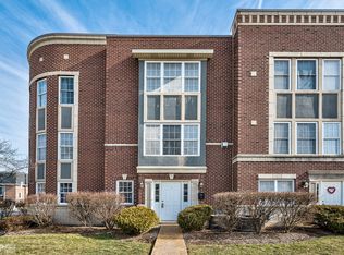315 E Burlington St APT D, Riverside, IL 60546