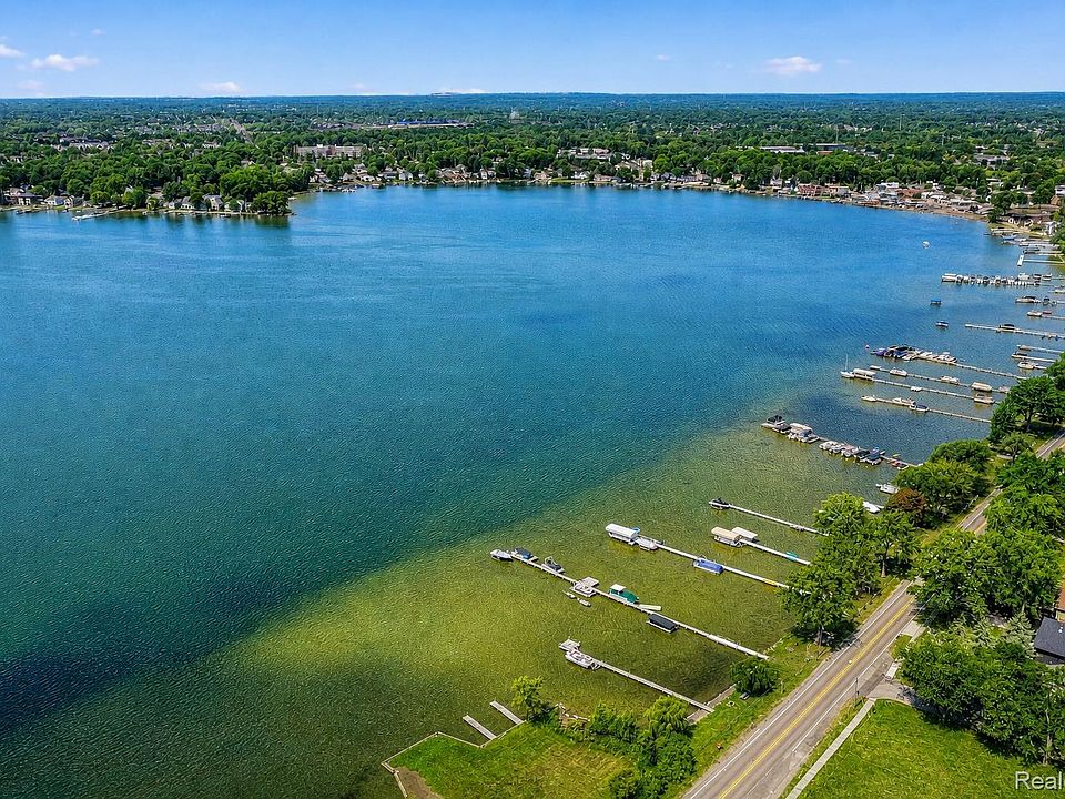 42920 W 14 Mile Rd, photo 17
