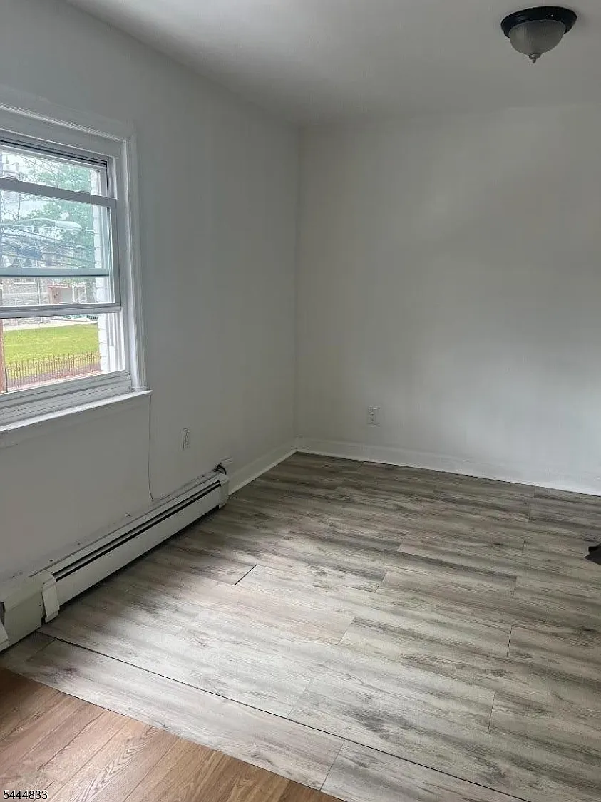 2 bed, 1.0 bath, $1,850 — Photo 3