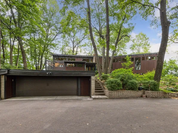 17 S Long Lake Trl, North Oaks, MN 55127