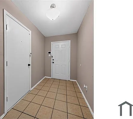 1432 Oak Hollow Ln — Photo 2