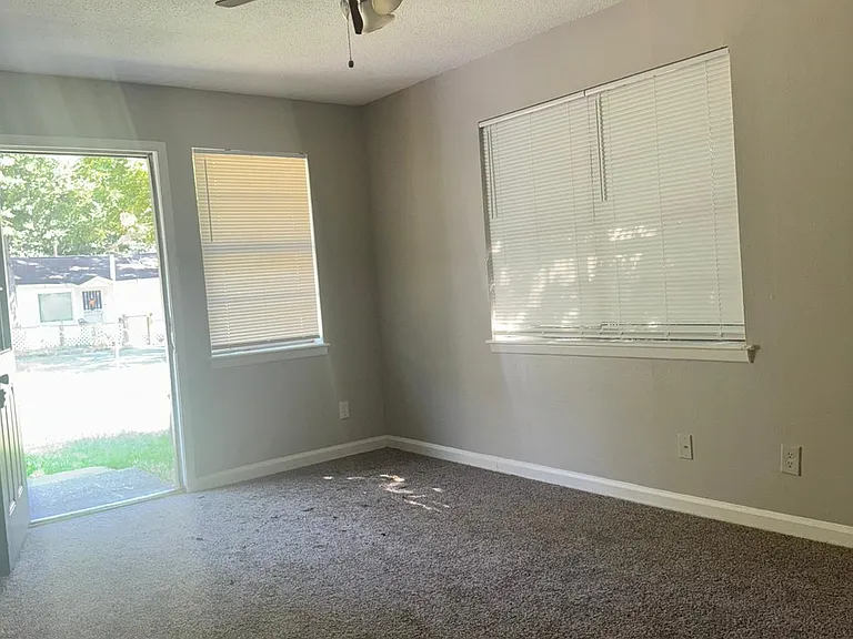 3004 Walker St — Photo 4