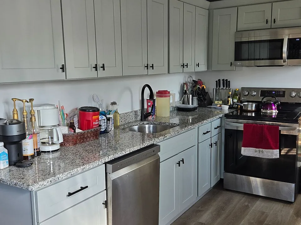 37-39 Belvidere Ave #700