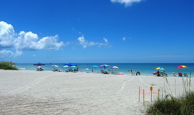 Lido Beach Public Access is 7 miles close.