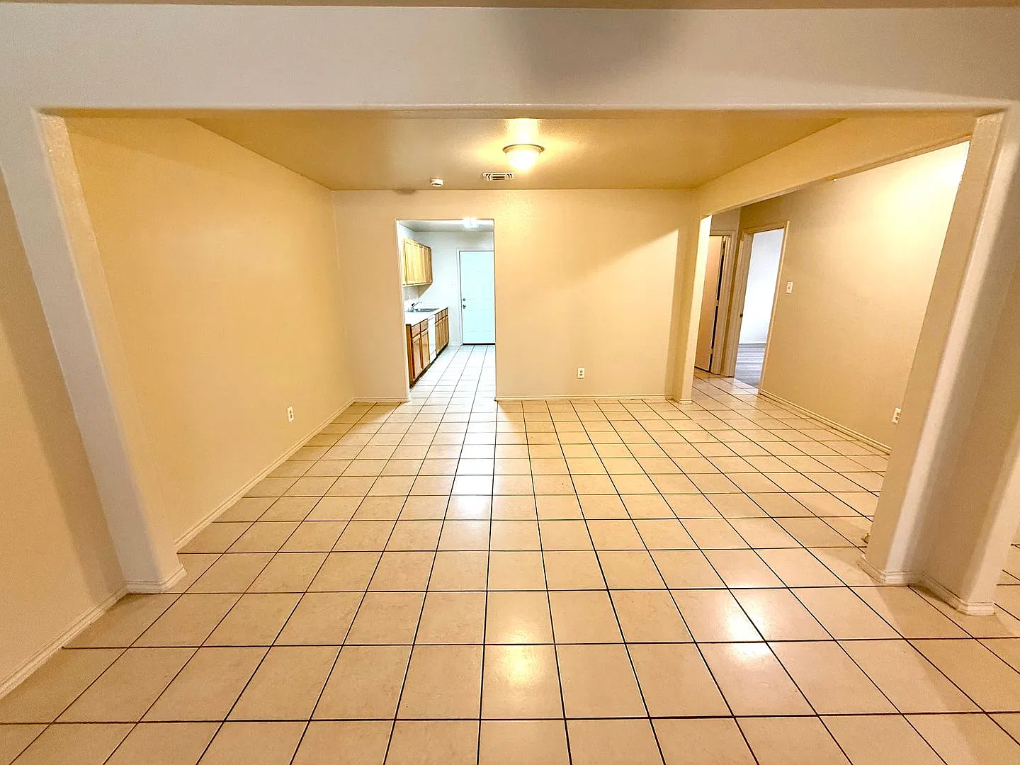Charming 3-Bedroom, 2-Bath Duplex with a Fenced Backyard & Walk-In Closet! — Photo 4