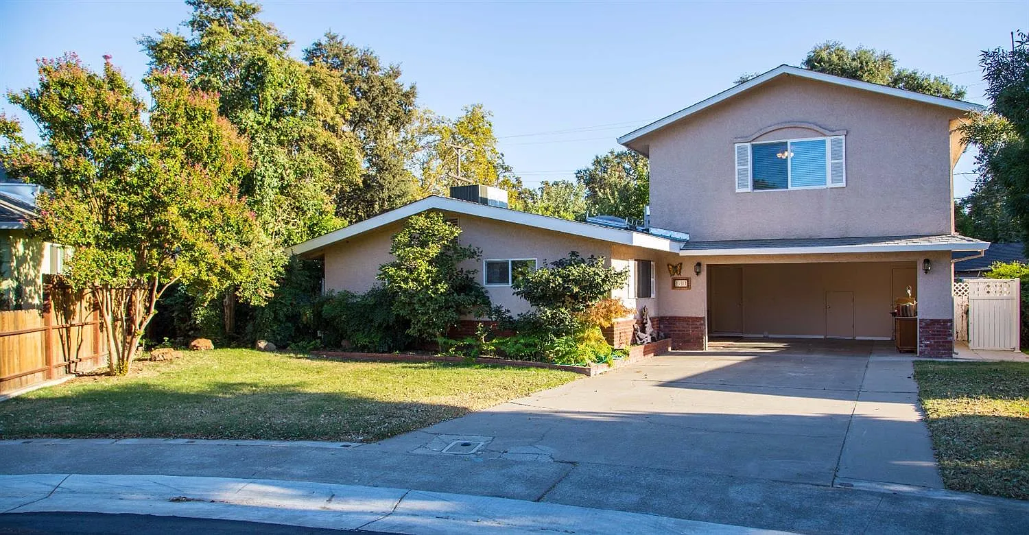 1701 Gardenia Ave photo 1