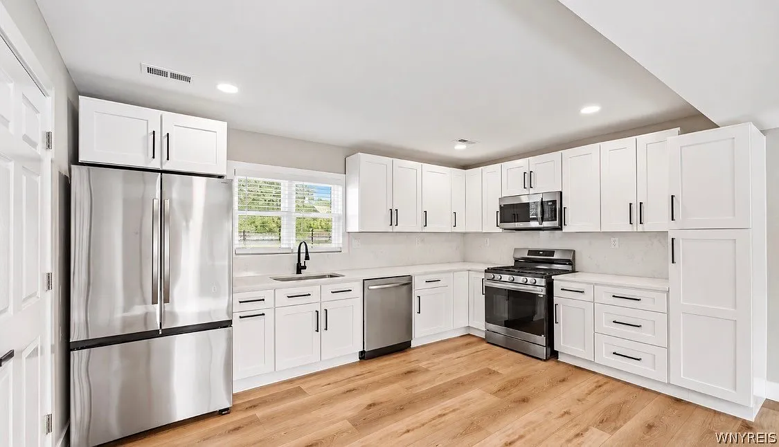 4 bed, 2.0 bath, 2132 sqft, $3,000 — Photo 3