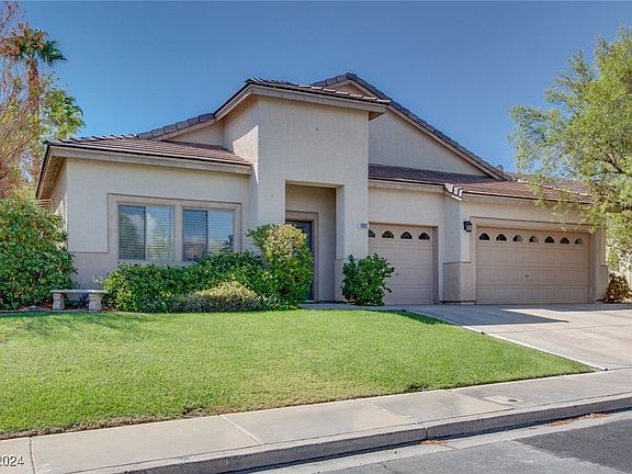 2nd image of 1063 Las Palmas Entrada Ave