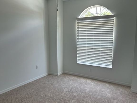 4th image of 19 Richmond Dr