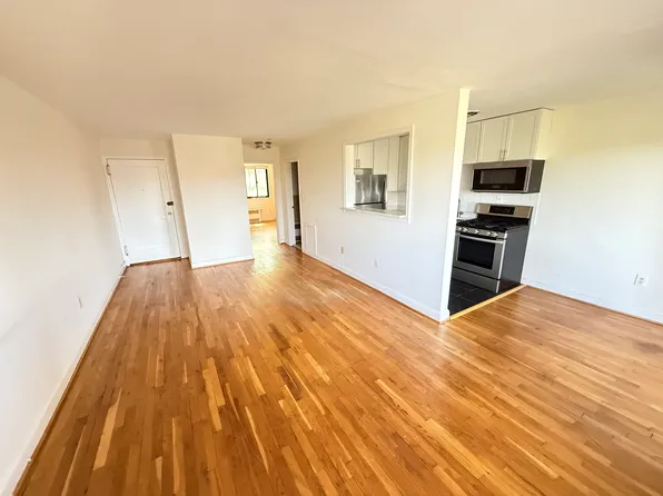 1587 N Colonial Ter, Arlington, VA
