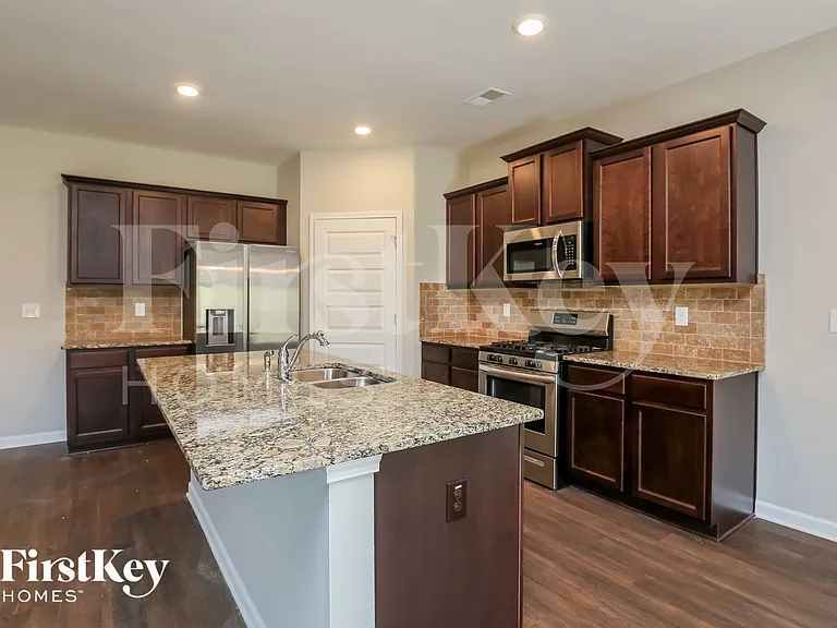 2102 Massey Ln — Photo 6