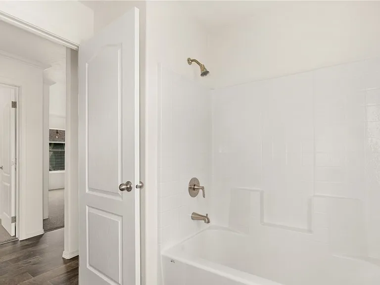 114 S Diamond St — Photo 11