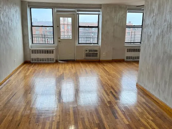 540 Ocean Parkway image 1 of 9