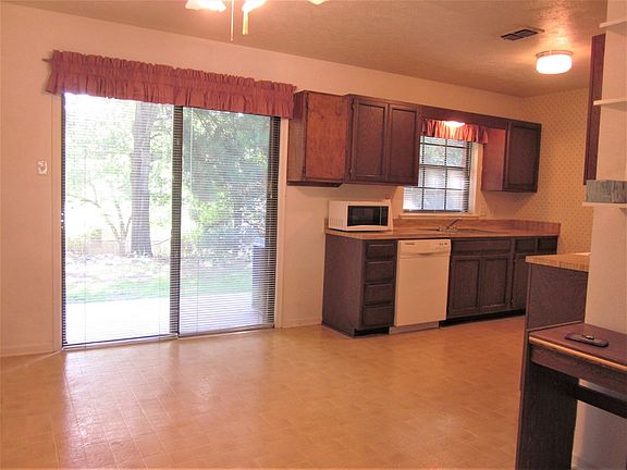 2nd image of 4708 Emerald Dr