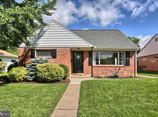6 Country Club Pl W, Camp Hill, PA 17011