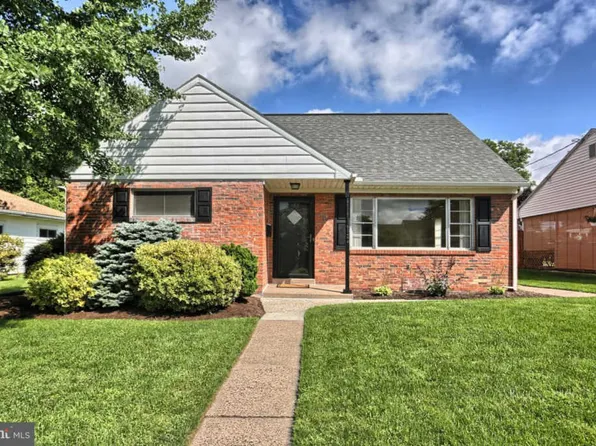 6 Country Club Pl W, Camp Hill, PA 17011