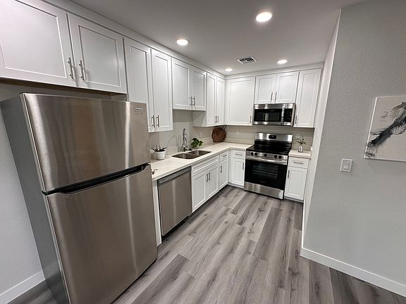 3rd image of 13230 N 22nd St