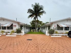 823 NE 10th St, Hallandale, FL