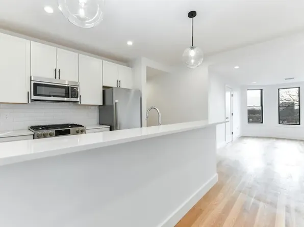 103 Old Harbor St #201, Boston, MA 02127