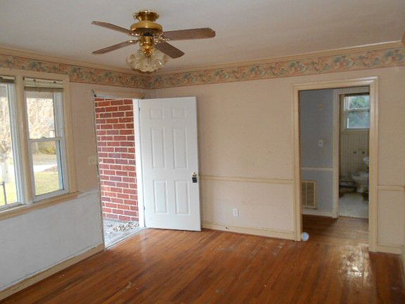 4th image of 154 Dunmore Ave