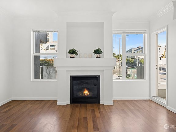 5th image of 4343 Roosevelt Way NE #207