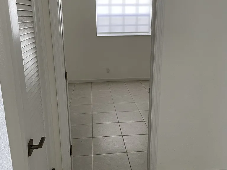 801 NE 28th St #101 — Photo 13