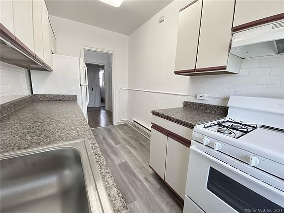5th image of 120 Woodside Grn APT 1A