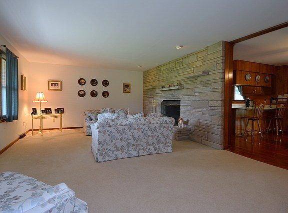 Living Room-Gorgeous Fireplace!
