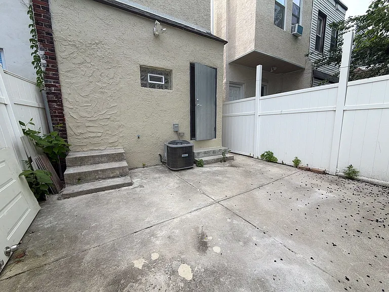 2627 N 31st St — Photo 33
