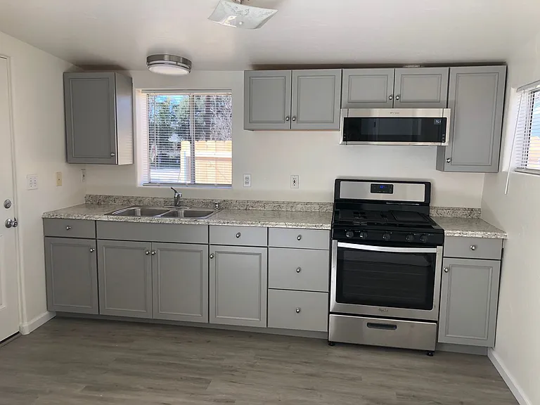 5455-5457 San Anselmo Rd — Photo 2