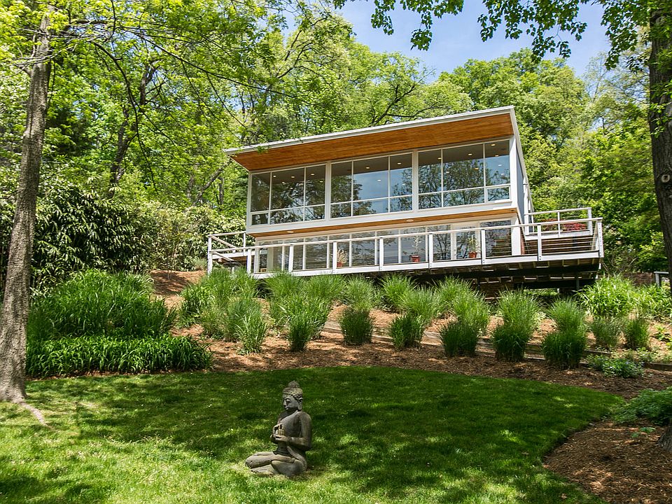 2212 Whiteoaks Drive