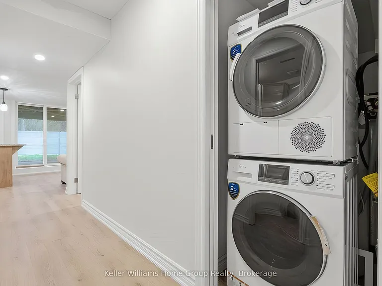 33 Milson Cres #LOWER — Photo 13