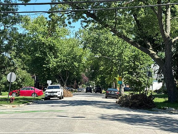 5th image of 9541 S Charles St