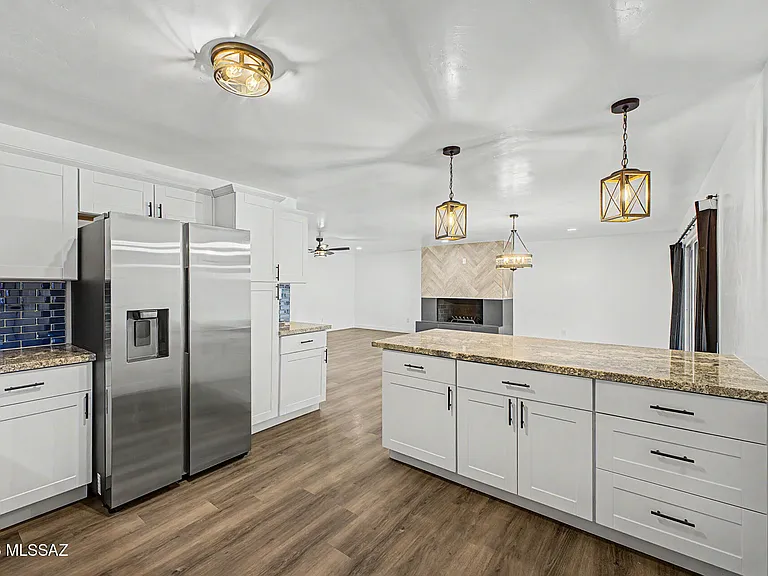 2625 W Oregon St — Photo 12