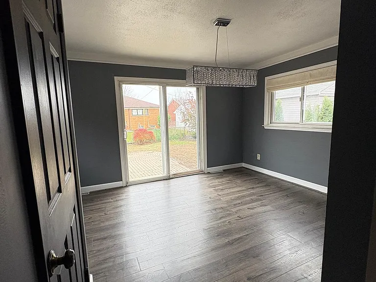 2625 Walnut St — Photo 3