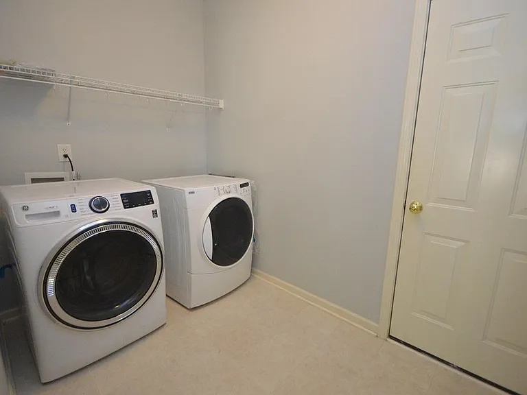 1507 Hinchliff Ct — Photo 10