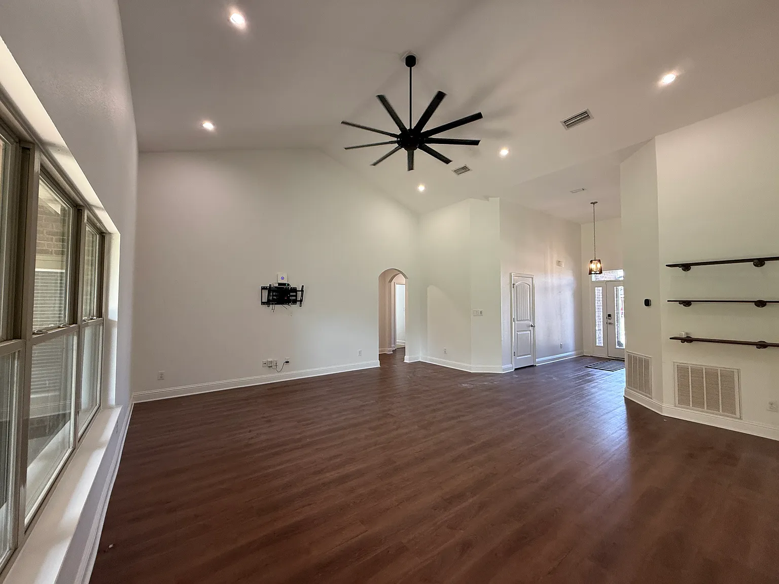 Available Now! 3 Bedroom / 2 Bath In Daphne! — Photo 2
