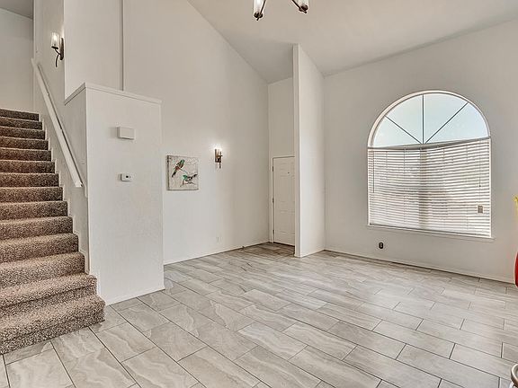 4th image of 612 Rainwater Ct
