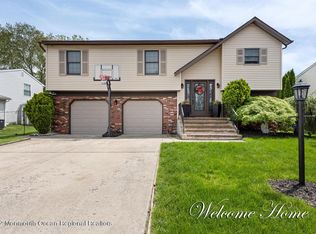 73 Appletree Rd, Howell, NJ 07731